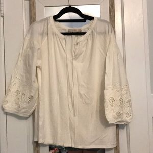 Flowy blouse with cutout detail on sleeves